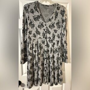 Torrid 1X Gray Floral Long Sleeve Dress
